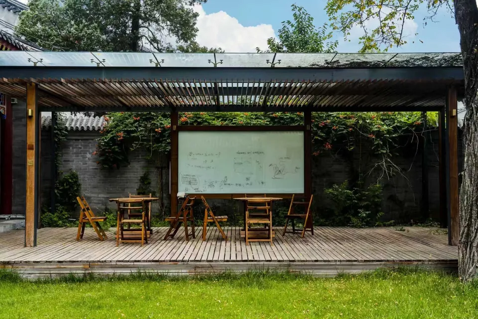 A whiteboard and courtyard beneath the trees at PKU